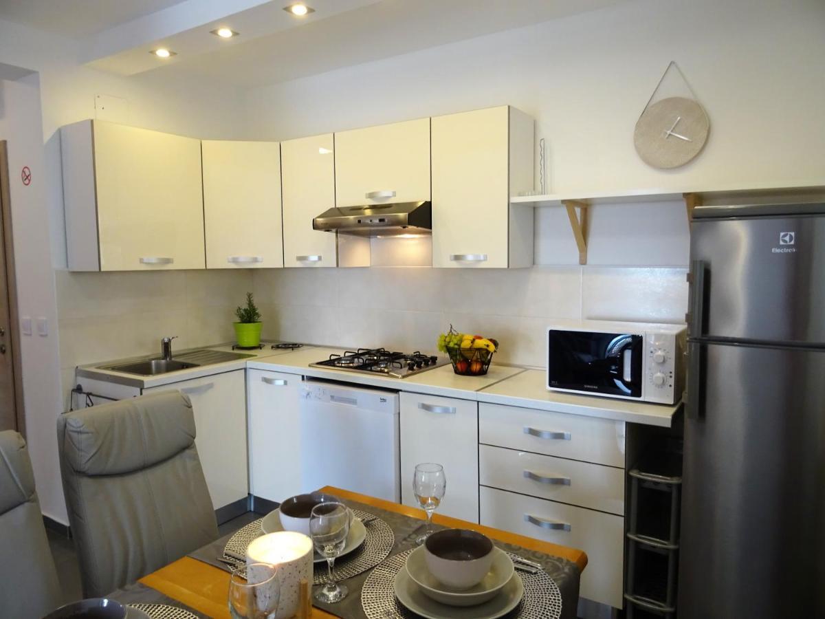 Apartments Topic 닌 외부 사진