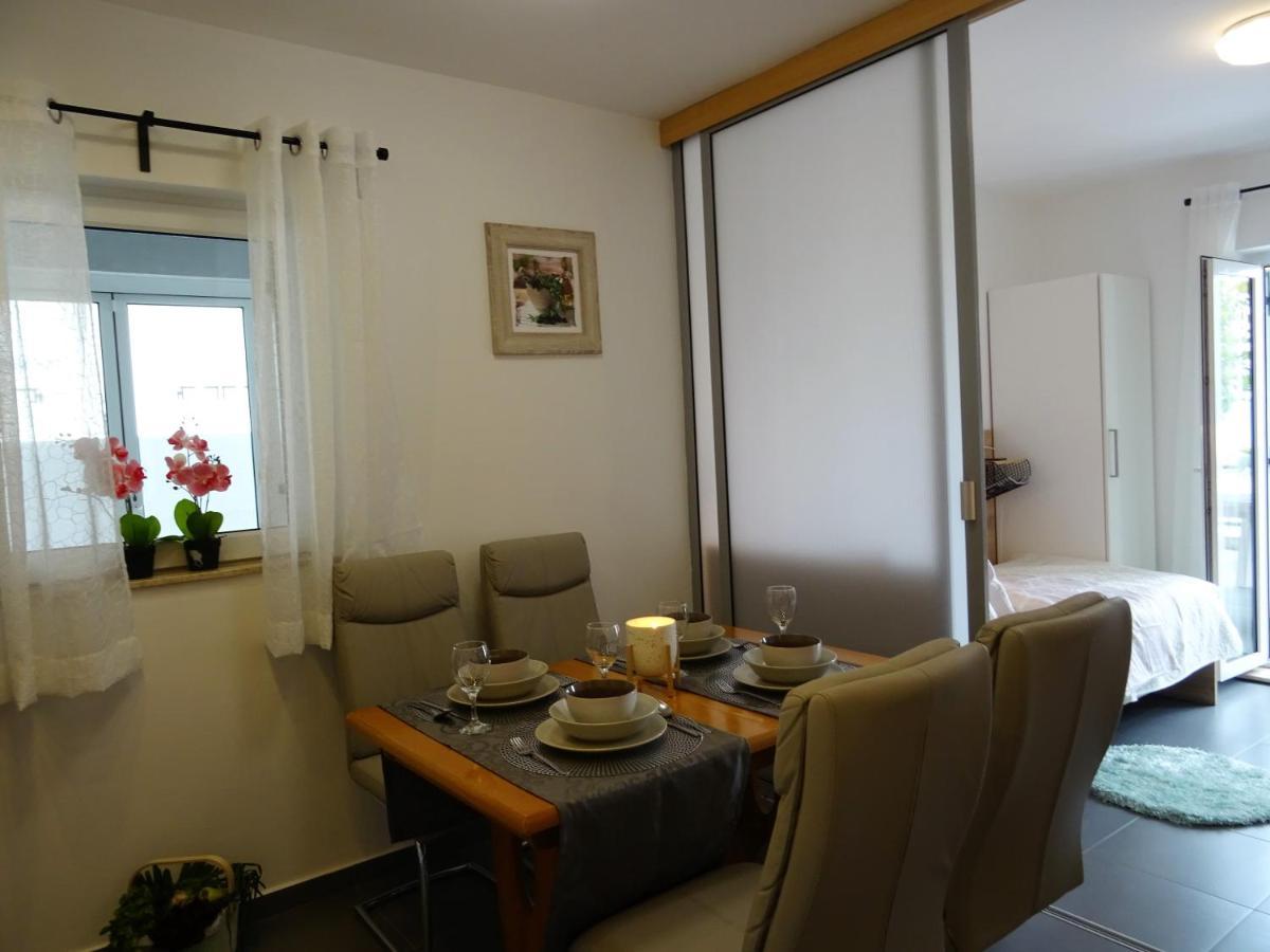 Apartments Topic 닌 외부 사진