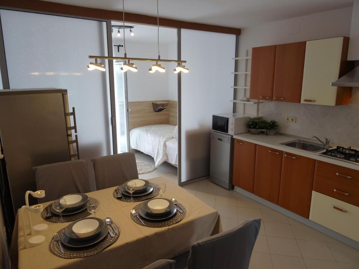 Apartments Topic 닌 외부 사진