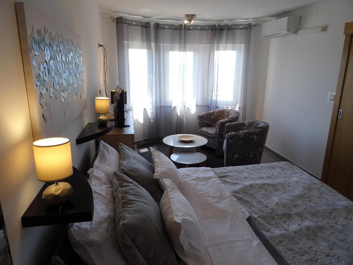 Apartments Topic 닌 외부 사진