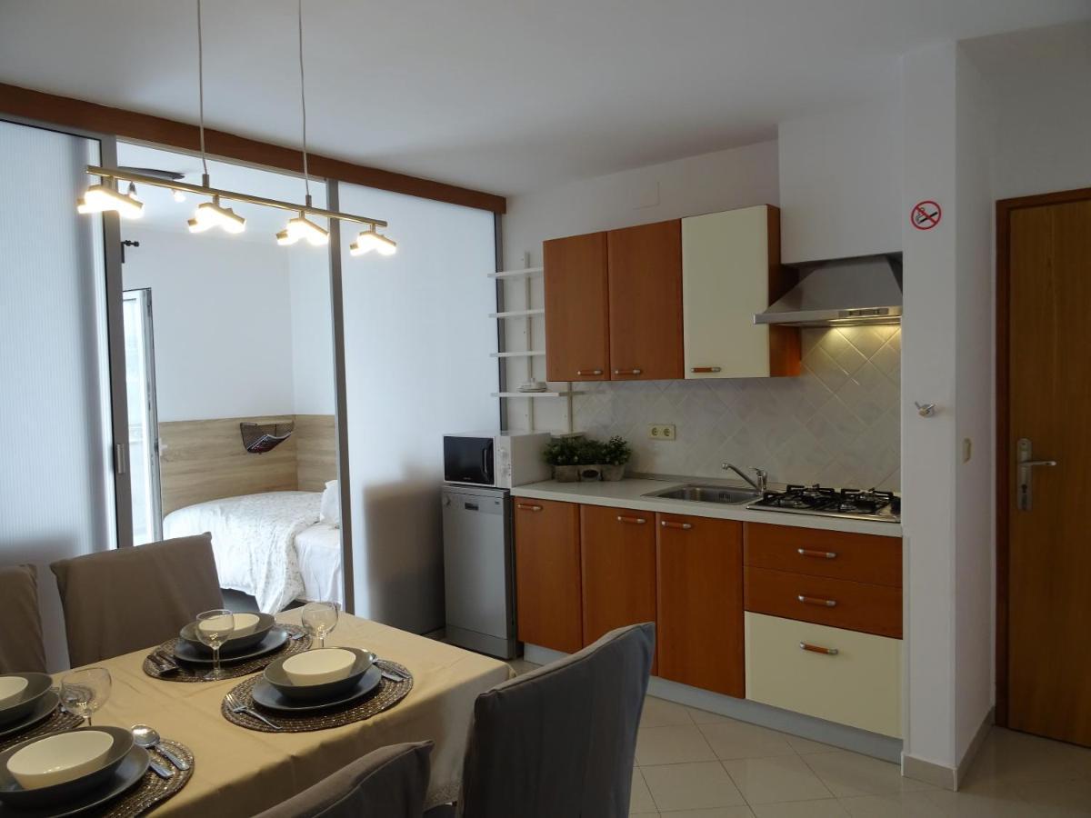 Apartments Topic 닌 외부 사진