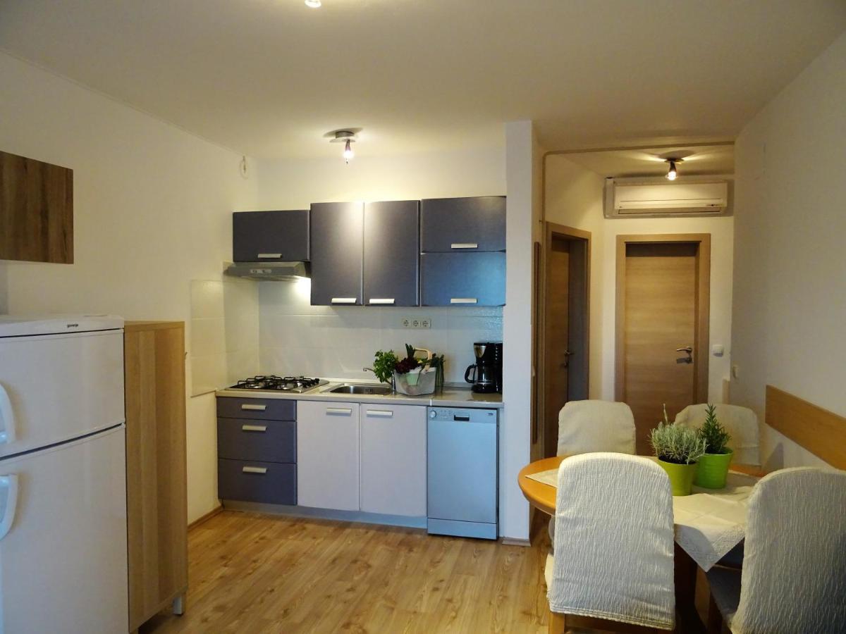 Apartments Topic 닌 외부 사진